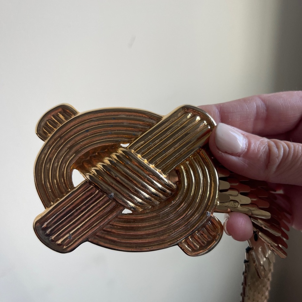 1980’s vintage gold belt that is stretchy